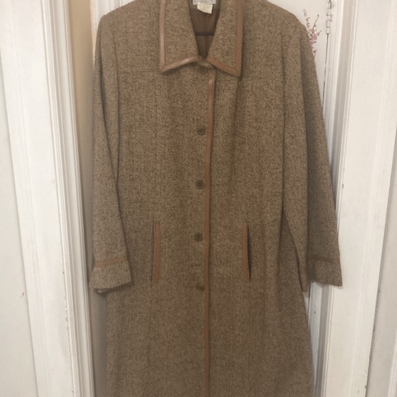 Vintage Women Coat - Picture 2 of 9